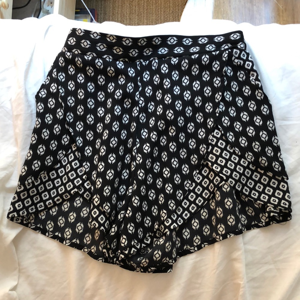 Black and white patterned fabric shorts